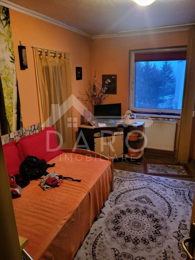 Vând apartament cu 3 camere în Dambu - Poză 2
