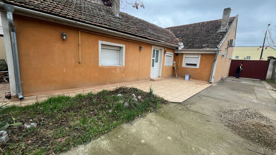 Casă cu 2 spații comerciale la stradă zona Decebal, Oradea - Poză 4