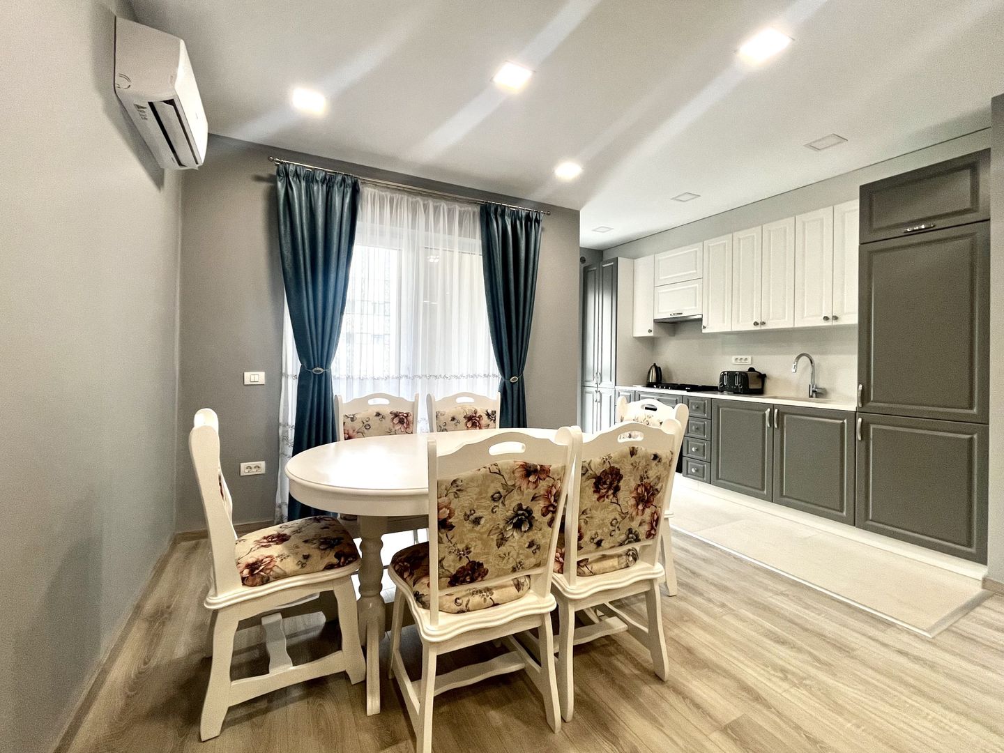 Apartament cu 3 camere, elegant, cu parcare si boxa, in zona Aradului - Poză 4