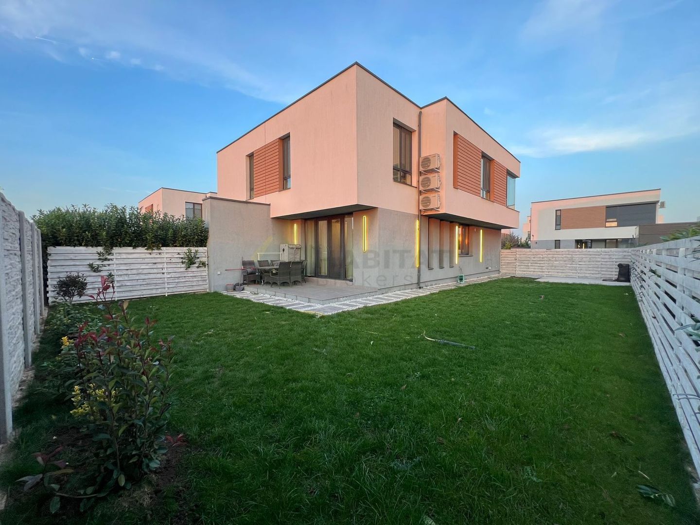 The Class Villas 1 – Vilă modernă de închiriat în Tunari - Poză 16