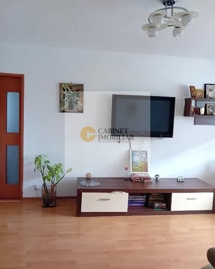 4 Camere - 100MP | Creditabil | 2/10 | 2 Bai | 1979 | Piata Gorjului - Poză 2