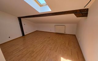 Apartament 5 camere, renovat, 68 mp utili + mansarda 52 mp,  Cetate - Poză 19