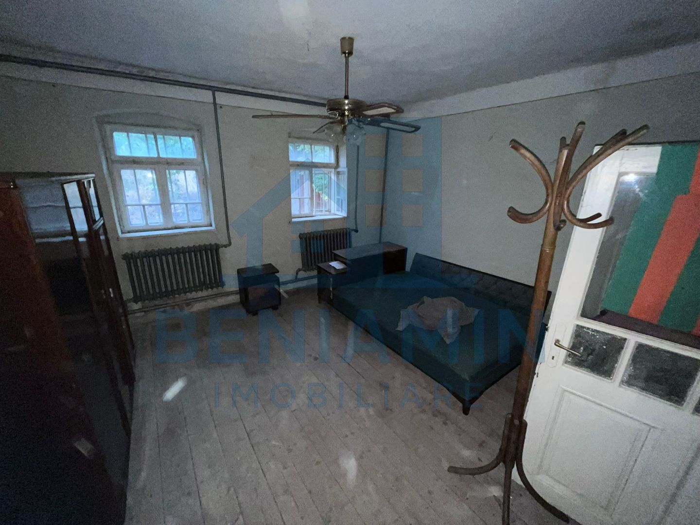 Casă cu personalitate și teren generos in Livezi, comuna Podari - Poză 5