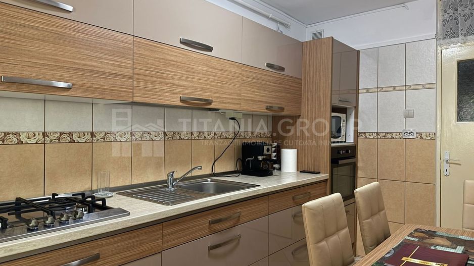 Apartament cu 2 camere, 2 bai, decomandat, etaj 1 - zona Racadau - Poză 4