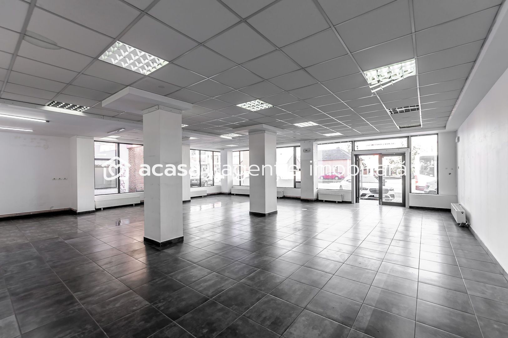 Spațiu comercial cu vitrină de 20 m, Micalaca Arad. - Poză 4