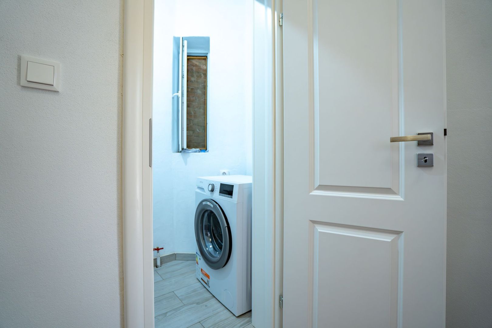 Apartament cu 2 camere, casă la curte comună – Central, Oradea - Poză 11