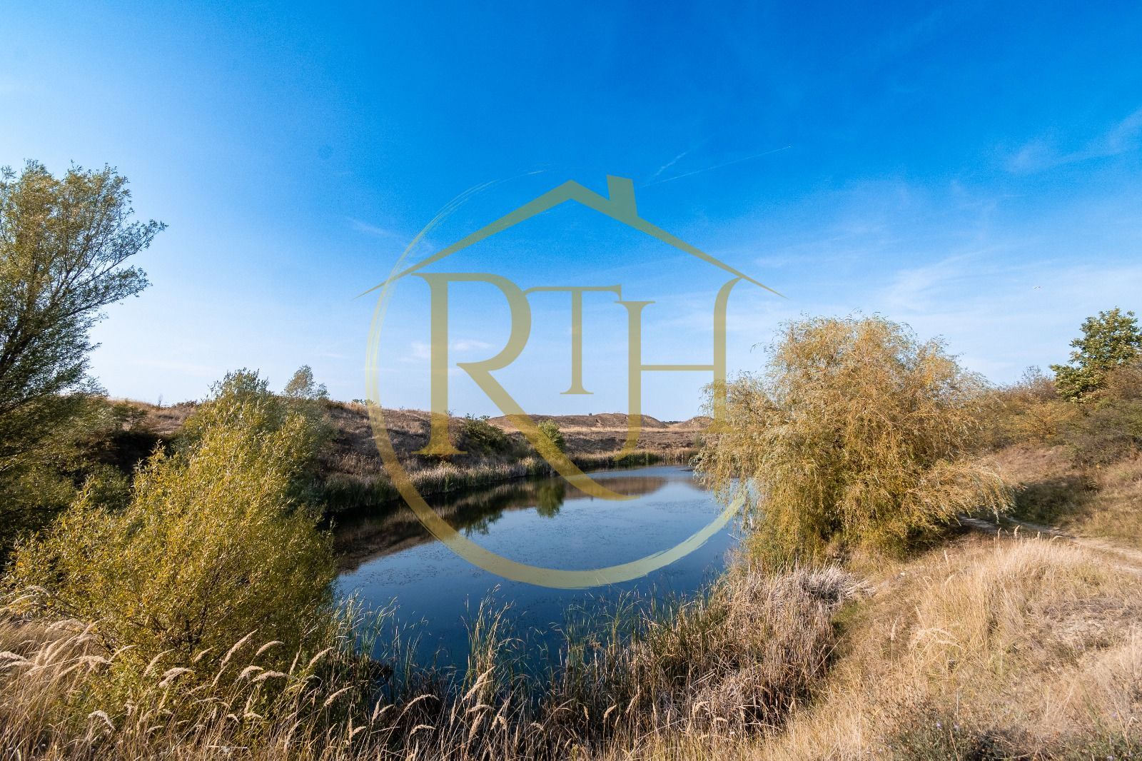 Investiție unică, 10 ha teren cu luciu de apă, ideal pentru turism și agrement! - Poză 16