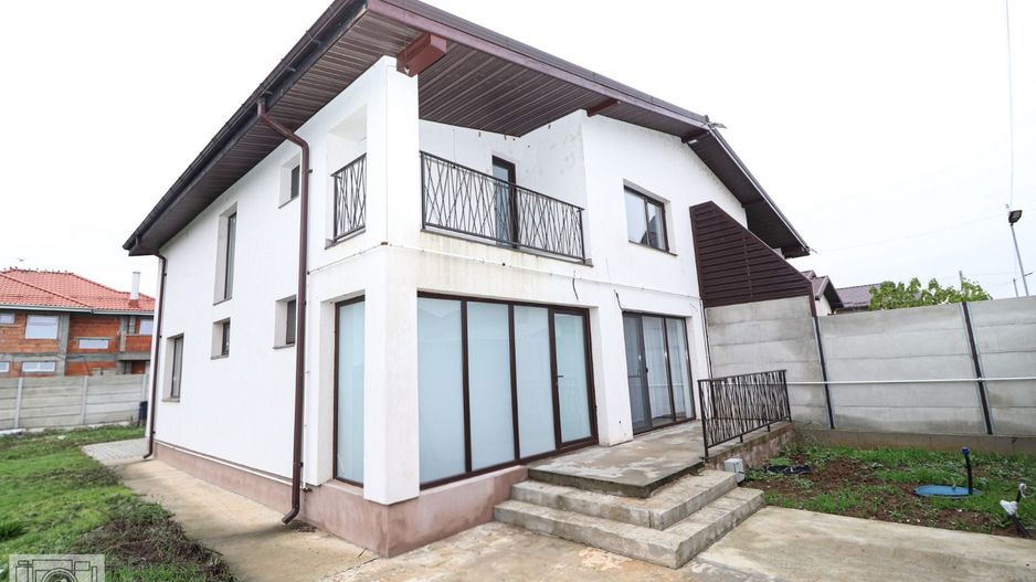 Soluție Locativă pentru Firme: Vilă cu Capacitate Mare în Ciorogarla - Poză 1