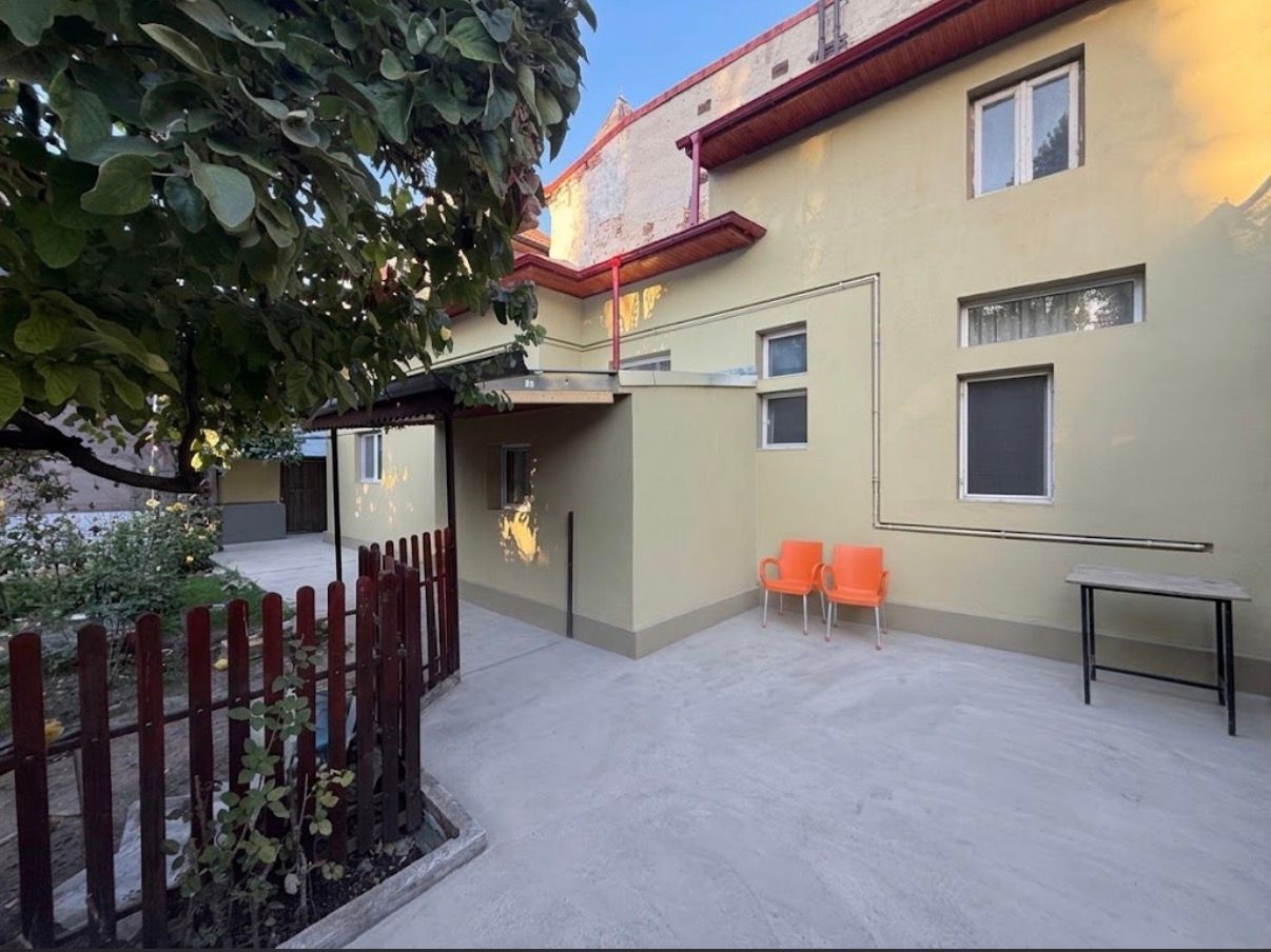 Căsuță interbelică în Cartierul Evreiesc | 225 mp teren | Curte liberă 135 mp - Poză 2