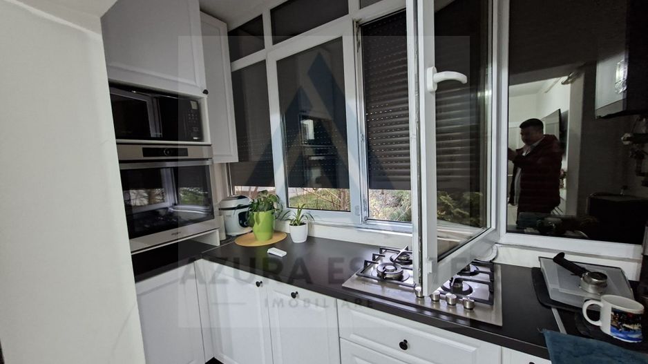 Apartament modern recent renovat 3 camere si parcare privata in Strand - Poză 9