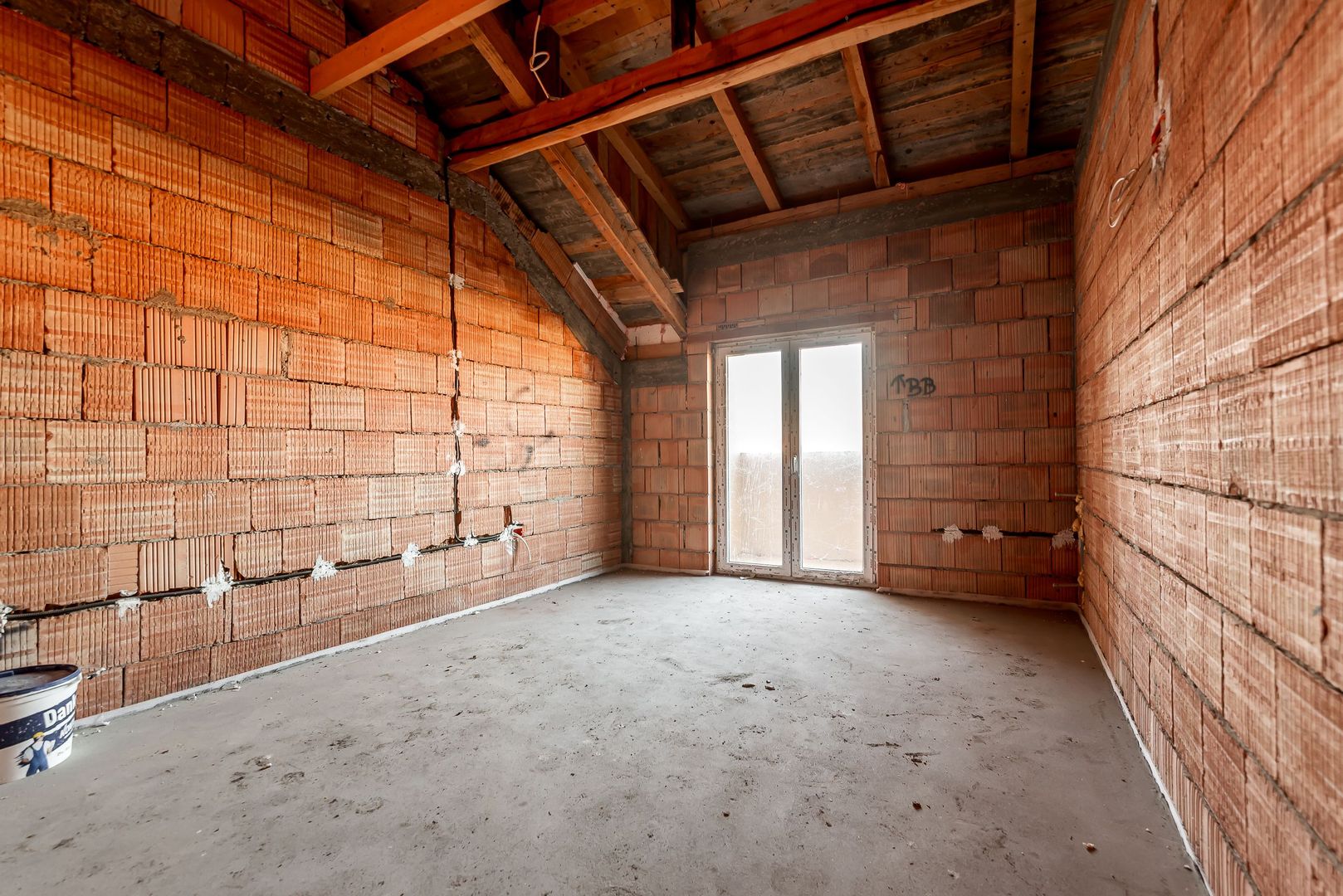 Casă Nouă cu etaj semifinalizată în Aradul Nou, zonă excelentă - Poză 10