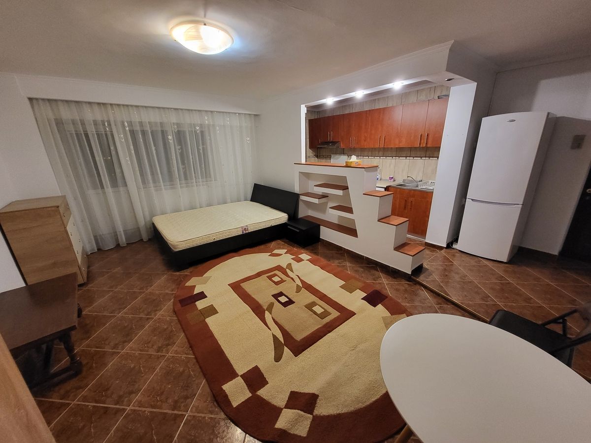 Închiriez garsonieră spațioasă, Mall Vitan - casa de pensii, openspace - Poză 1