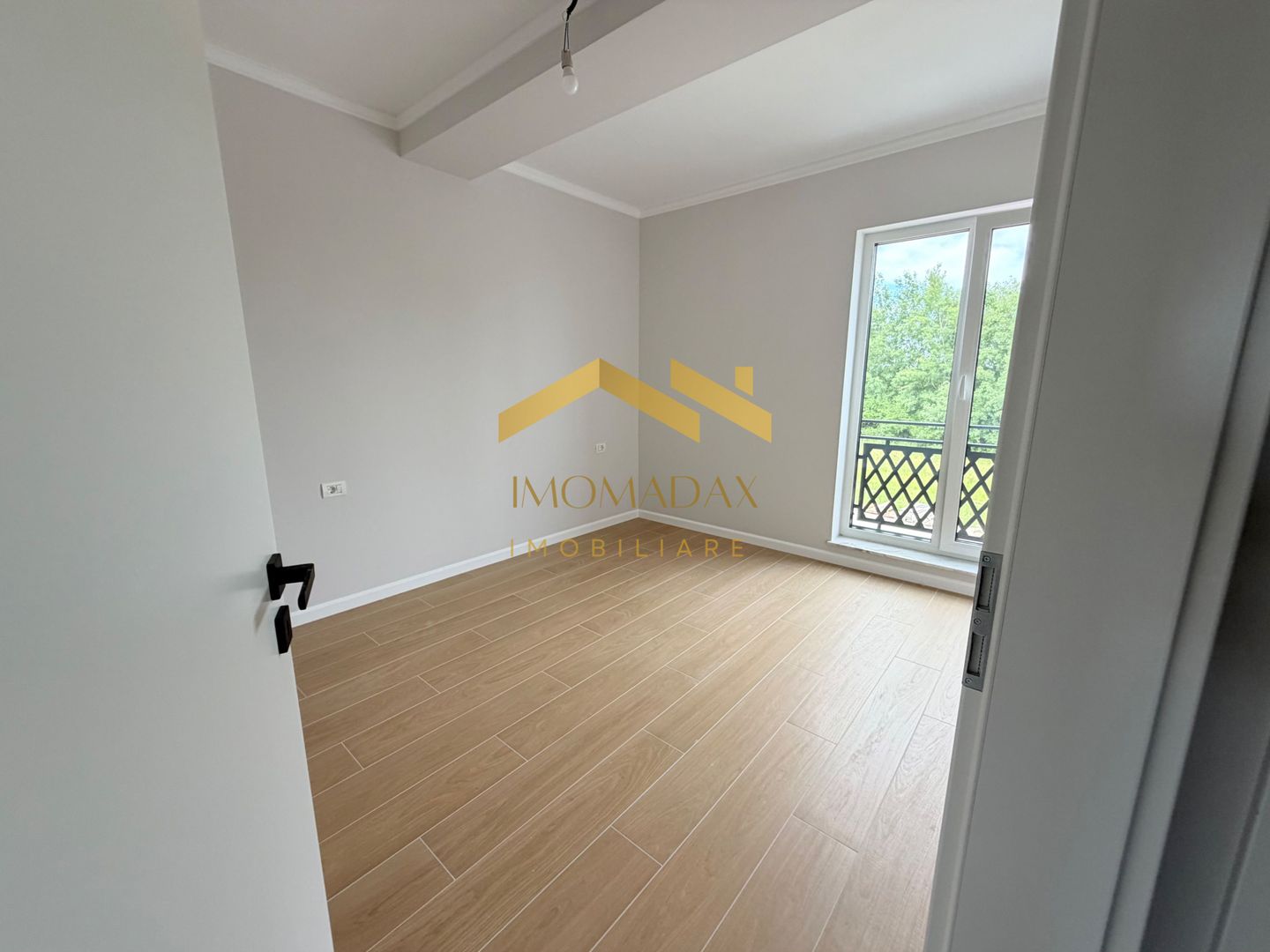 Bucovăț-Duplex 4 Camere-La Cheie - Poză 6