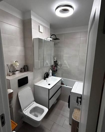 Apartament cu 2 camere, balcon închis, parcare, zona Parcul Poligon. - Poză 4