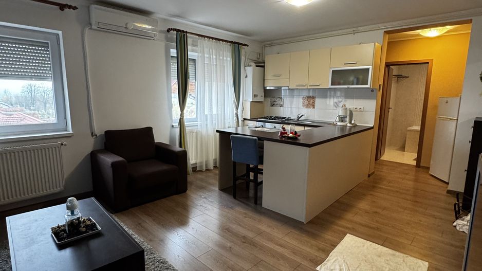 Vând apartament 2 camere,45mp - Poză 2