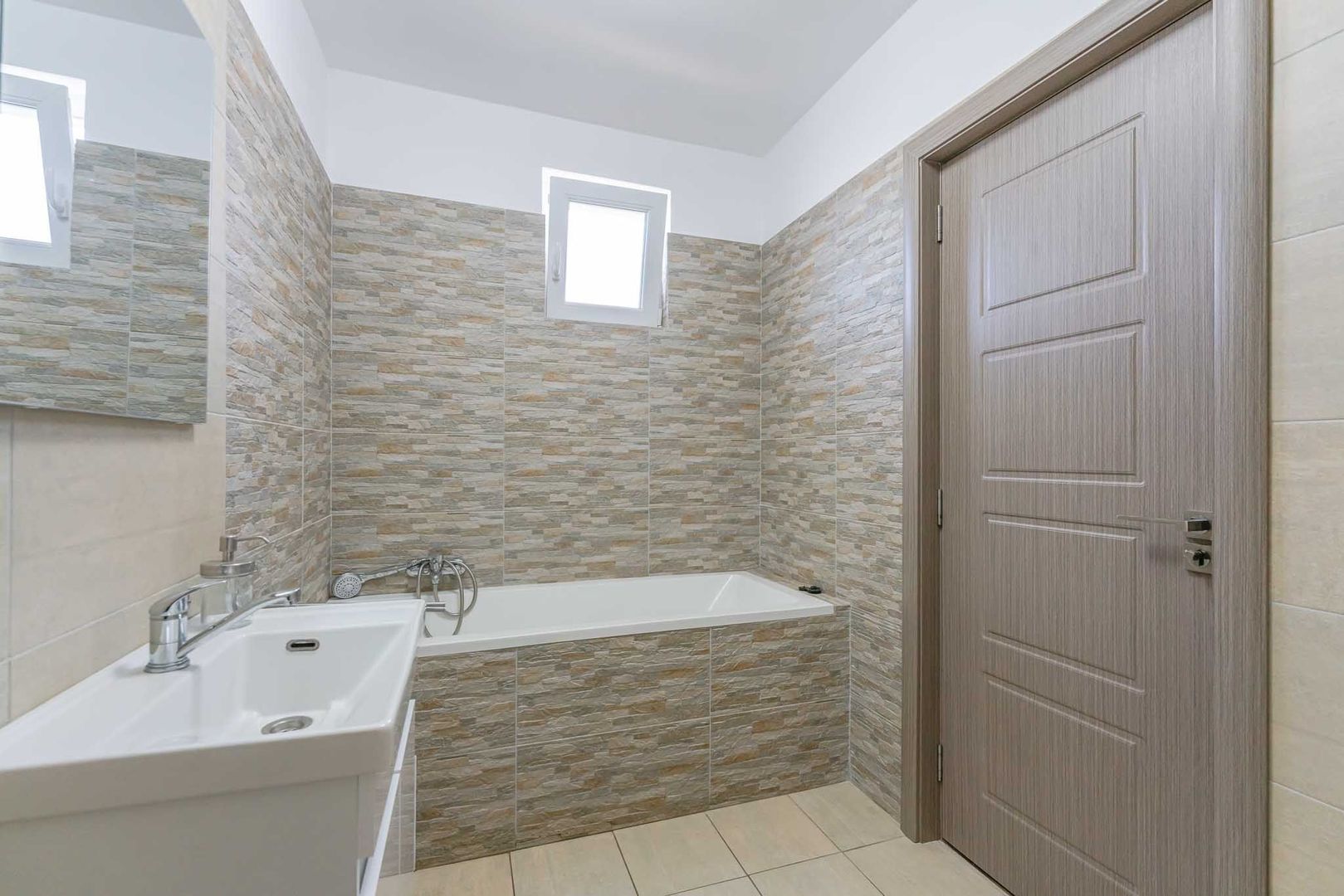 Casă individuală în Hărman, cu teren de 627 mp și bucătărie echipată - Poză 14