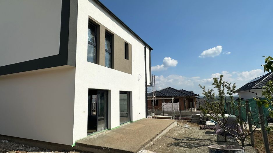Casă single modernă, eficientă energetic și curte generoasă - Poză 3