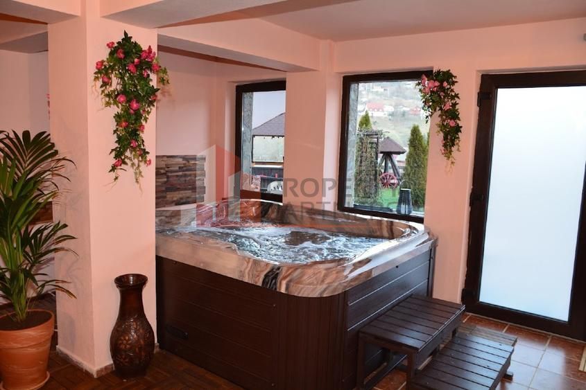Pensiune la cheie de vânzare în Bran – Afacere cu 10 camere plus piscina - Poză 15