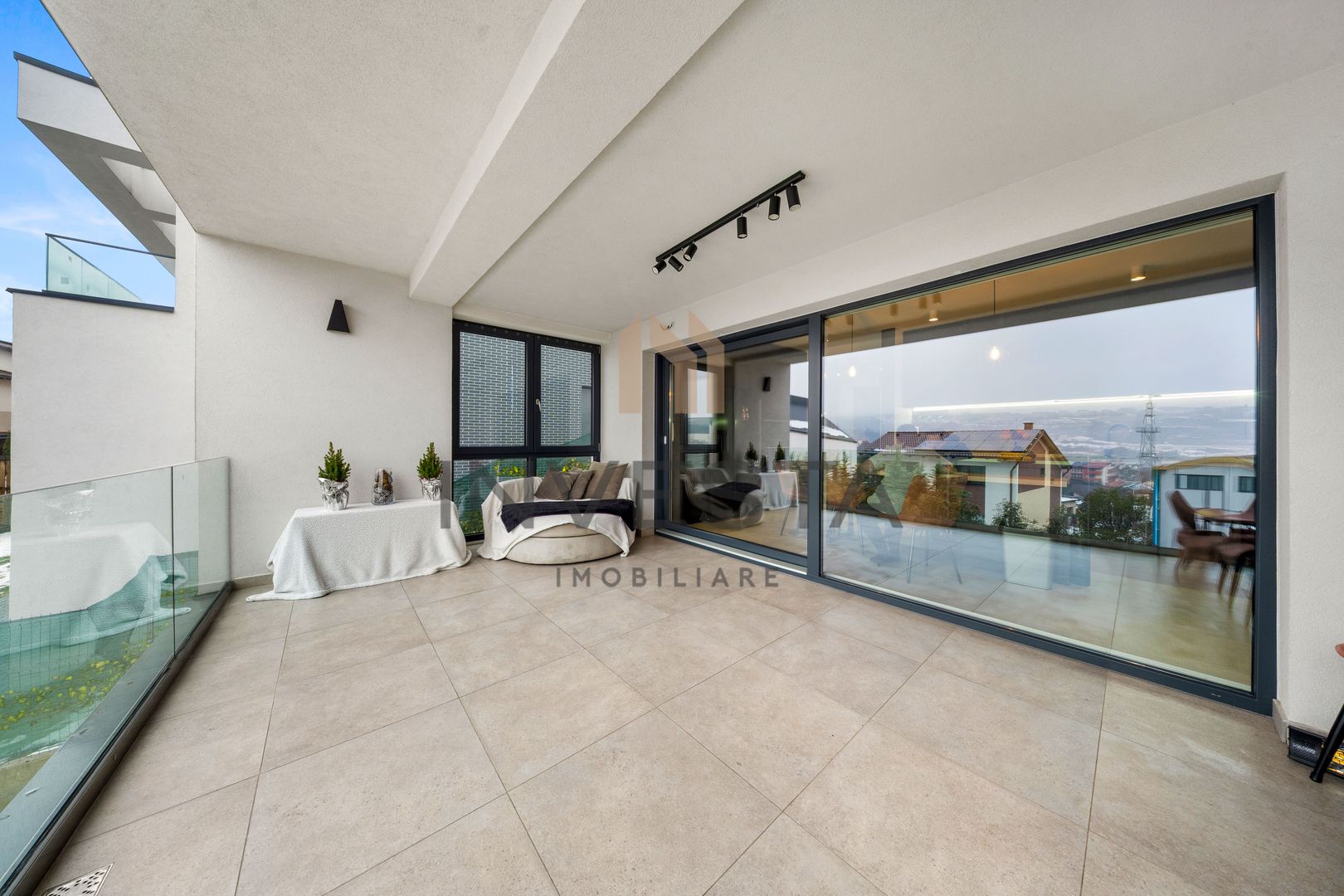 Duplex ultrafinisat | 4 camere | Gradina proprie | Vedere superba | - Poză 9