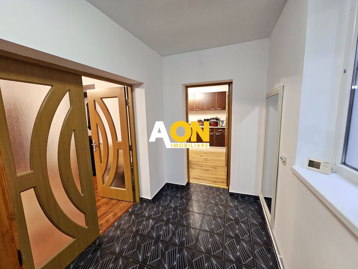 Casa cu doua corpuri, 5 camere, 1580 mp teren, Dealul Furcilor - Poză 4