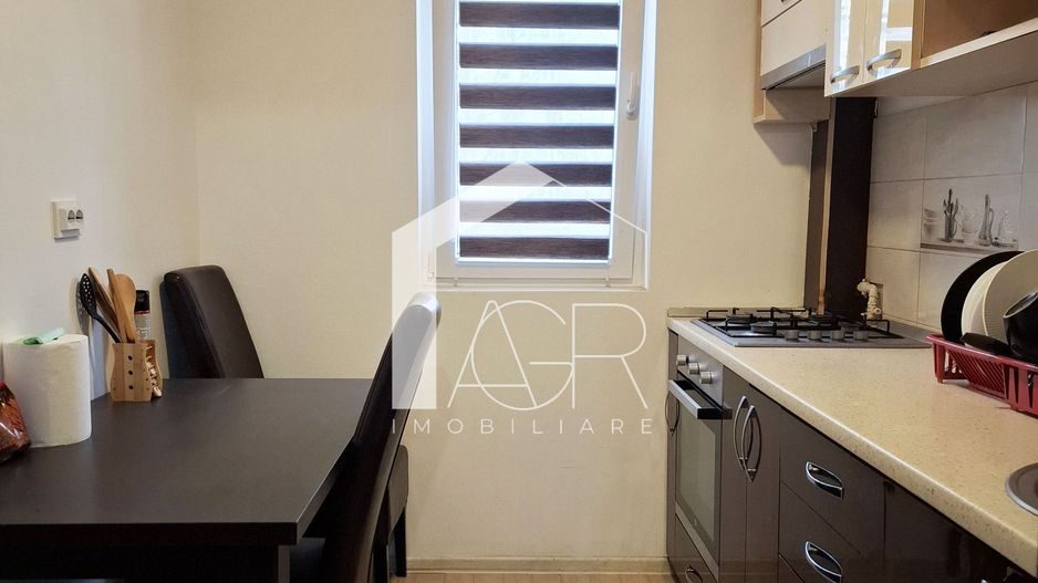 Apartament cu 3 camere, decomandat, zona Republicii - Poză 4