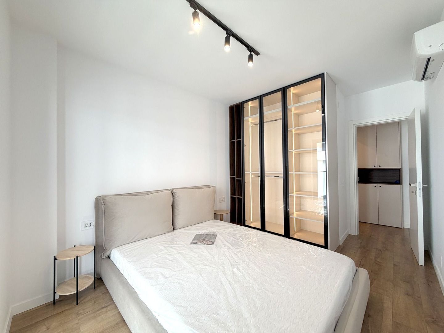 Studio mobilat si utilat | terasa 10 mp | Prima Vista Pipera-Barbu Vacarescu - Poză 3