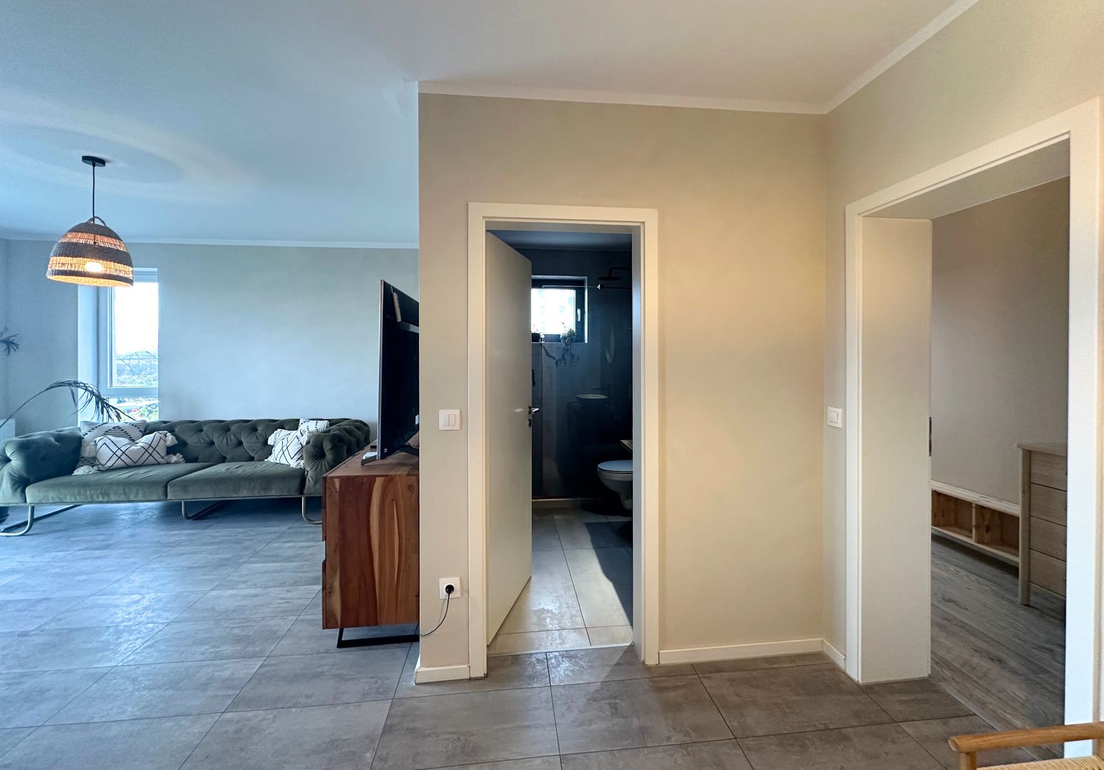 Apartament 2,5 camere chic cu grădină balcon vitrat și mobilier premium - Poză 18