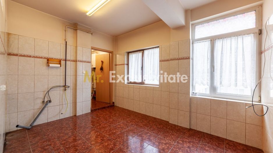 Dedeman-Big  3 camere parter inalt- bloc 2008 & parcare curte privata - Poză 9