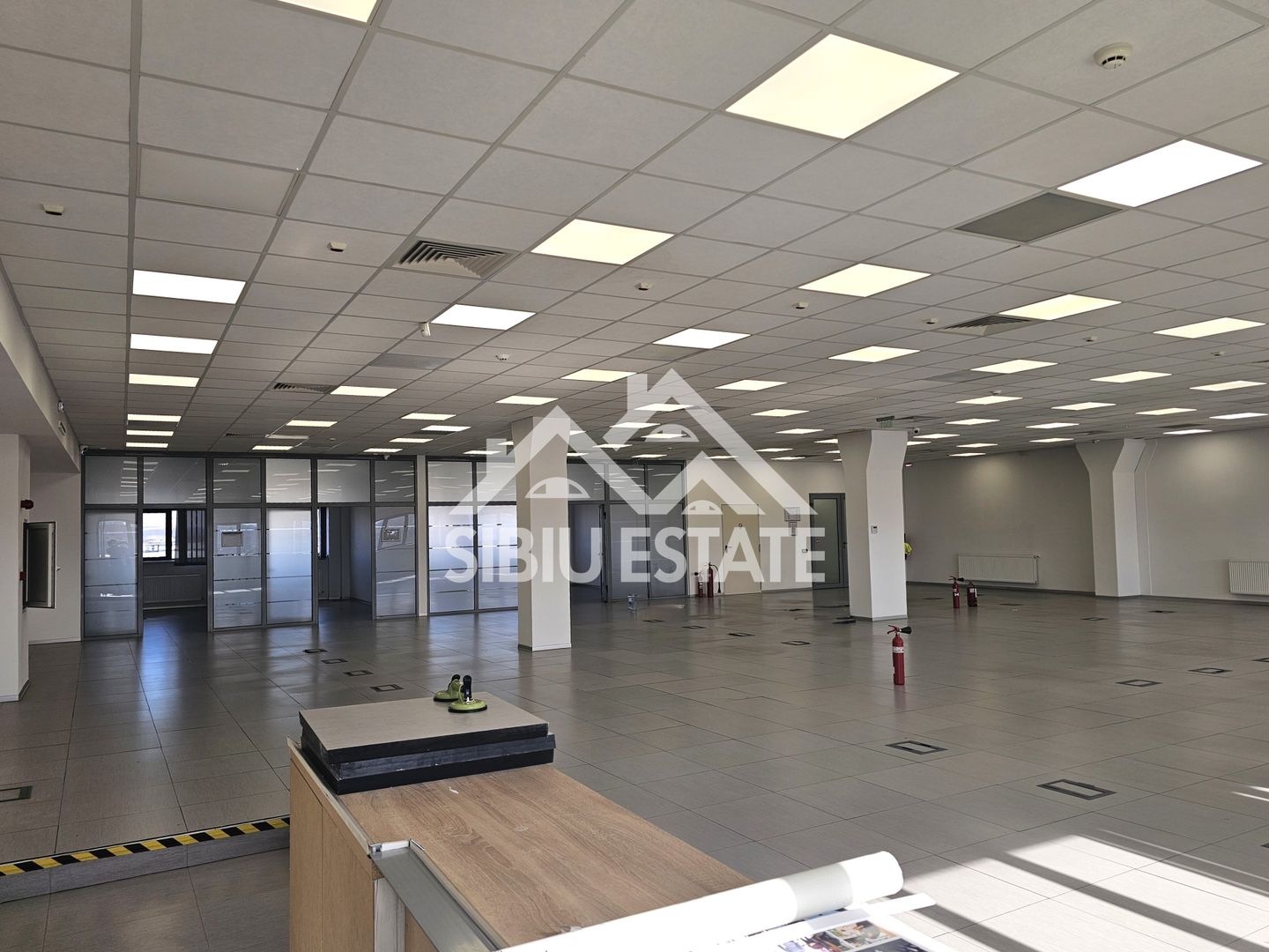 Spatiu de birouri de inchriat locatie centrala si vizibilitate buna - Poză 4