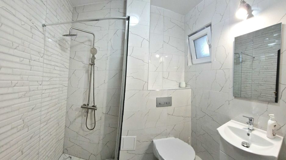 Inchiriez apartament CETATE - 3 camere plus living cu bucatarie - Poză 3