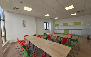 Spatiu de birouri de inchriat locatie centrala si vizibilitate buna - Poză 25
