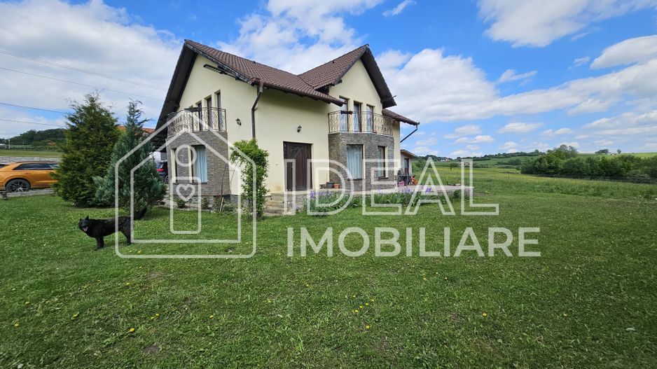 Vila Moderna cu 5 camere, garaj si 921 mp de curte, in Tocile - Poză 1