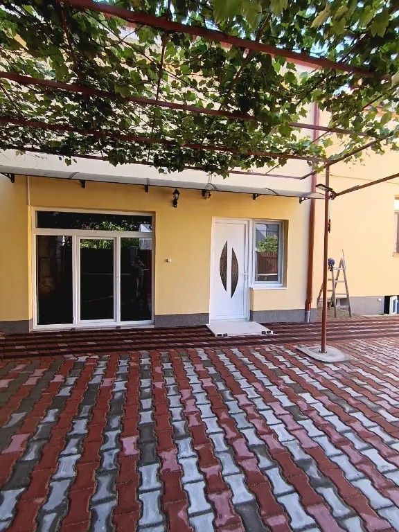 Casă 5 camere, 3 bai,2 bucătării, 200 mp utili, 370 mp teren - Poză 16