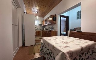 Casă de vânzare în Pucioasa! - Poză 4