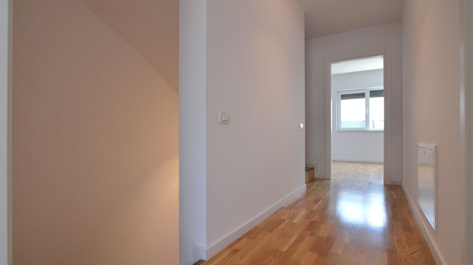Inchiriem casa insiruita 5 camere partial mobilata - Poză 12