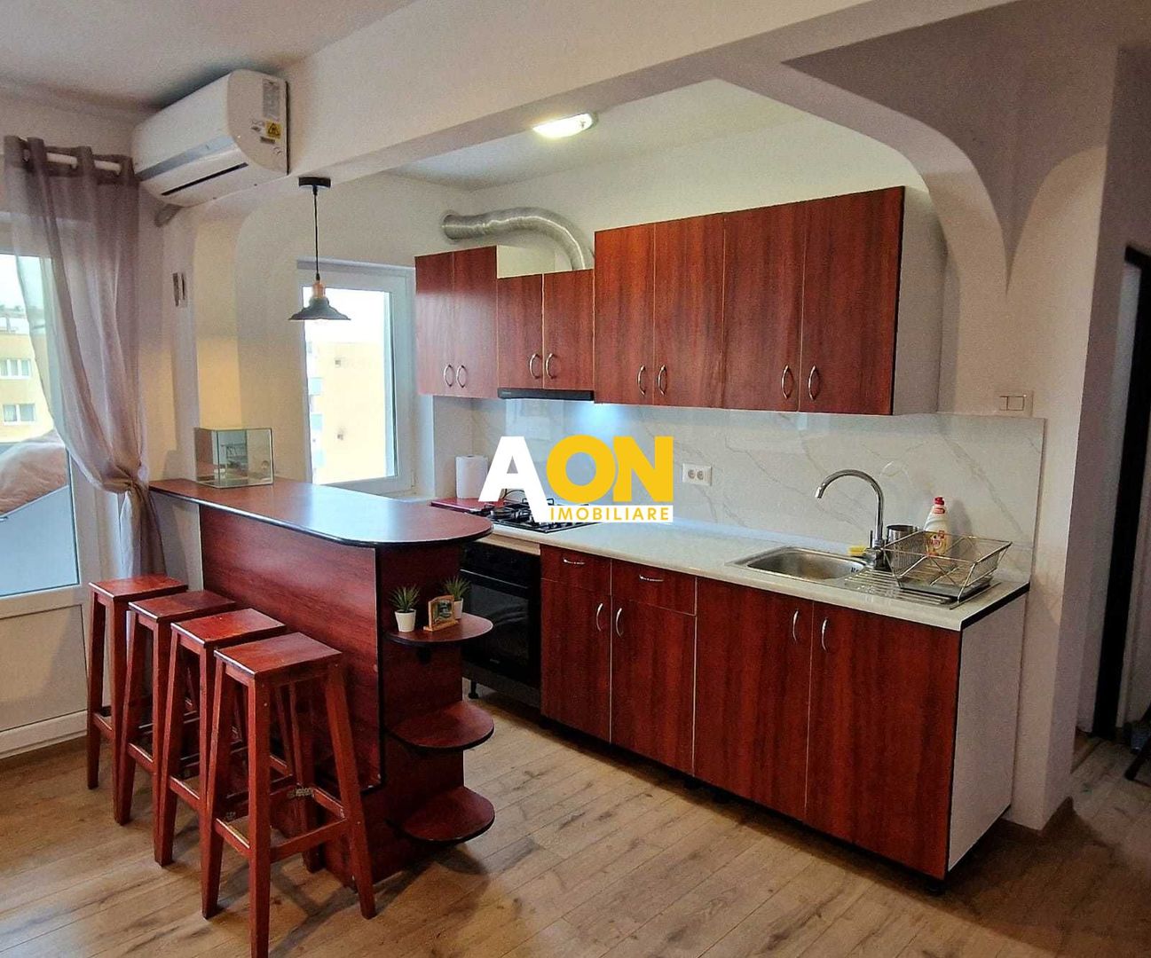 Apartament 3 Camere, Cetate, Recent Renovat - Poză 1