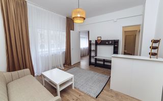 Apartament 4 camere renovat, central, ideal rezidențial sau activitate business - Poză 1