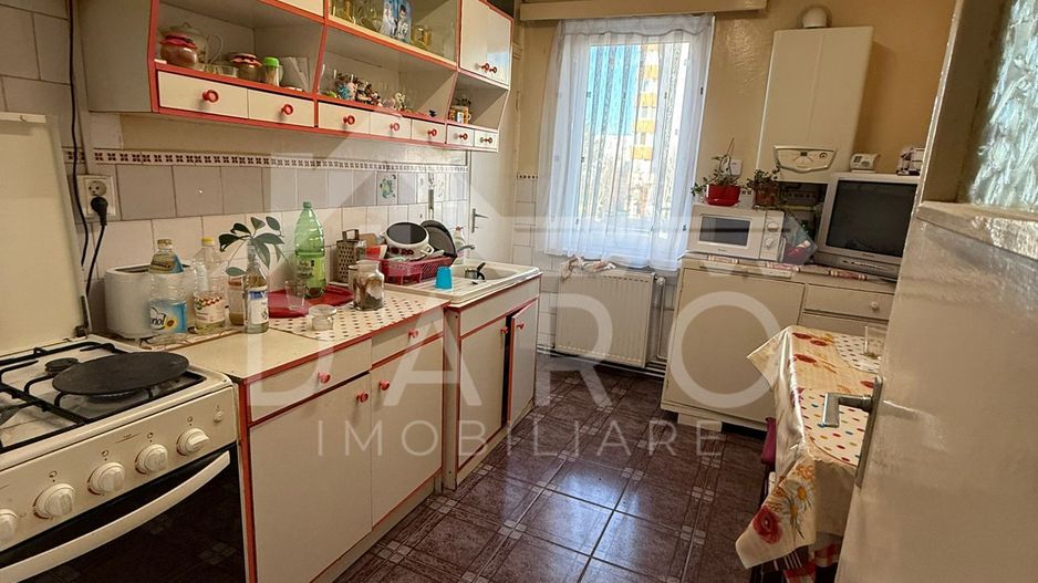 vând apartament 3 camere s - Poză 1