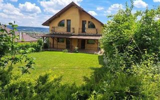 Casă de vânzare, teren 1040 mp - Poză 1