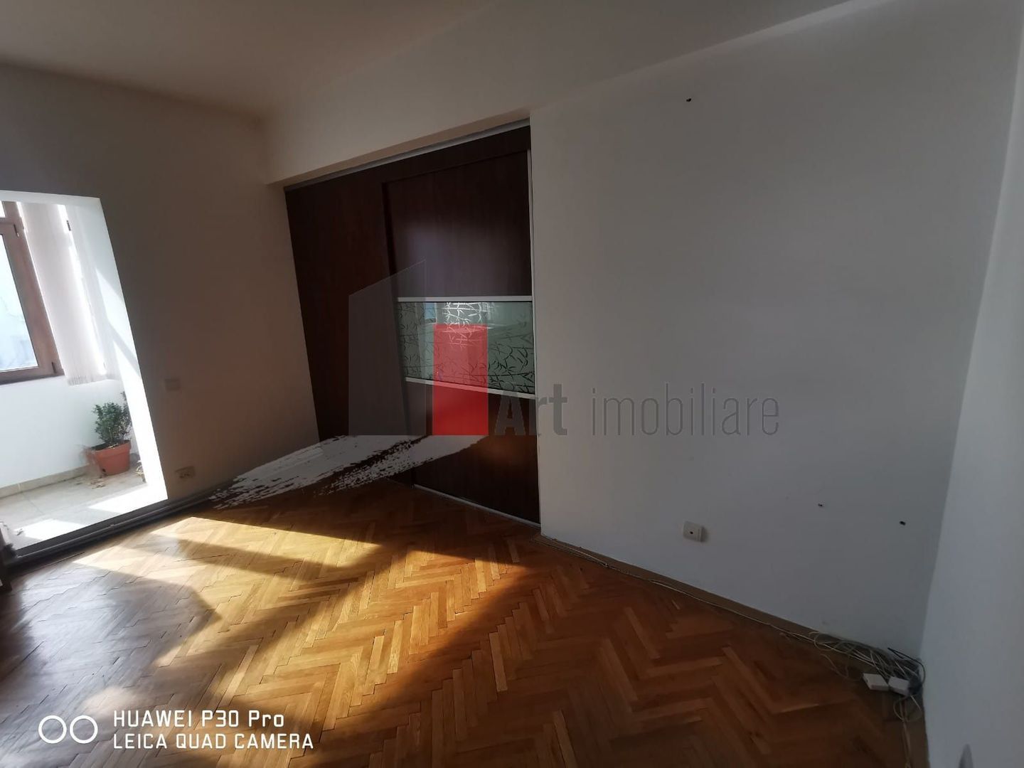 BUROU; CALEA  DOROBANTILOR; 3 camere - Poză 4