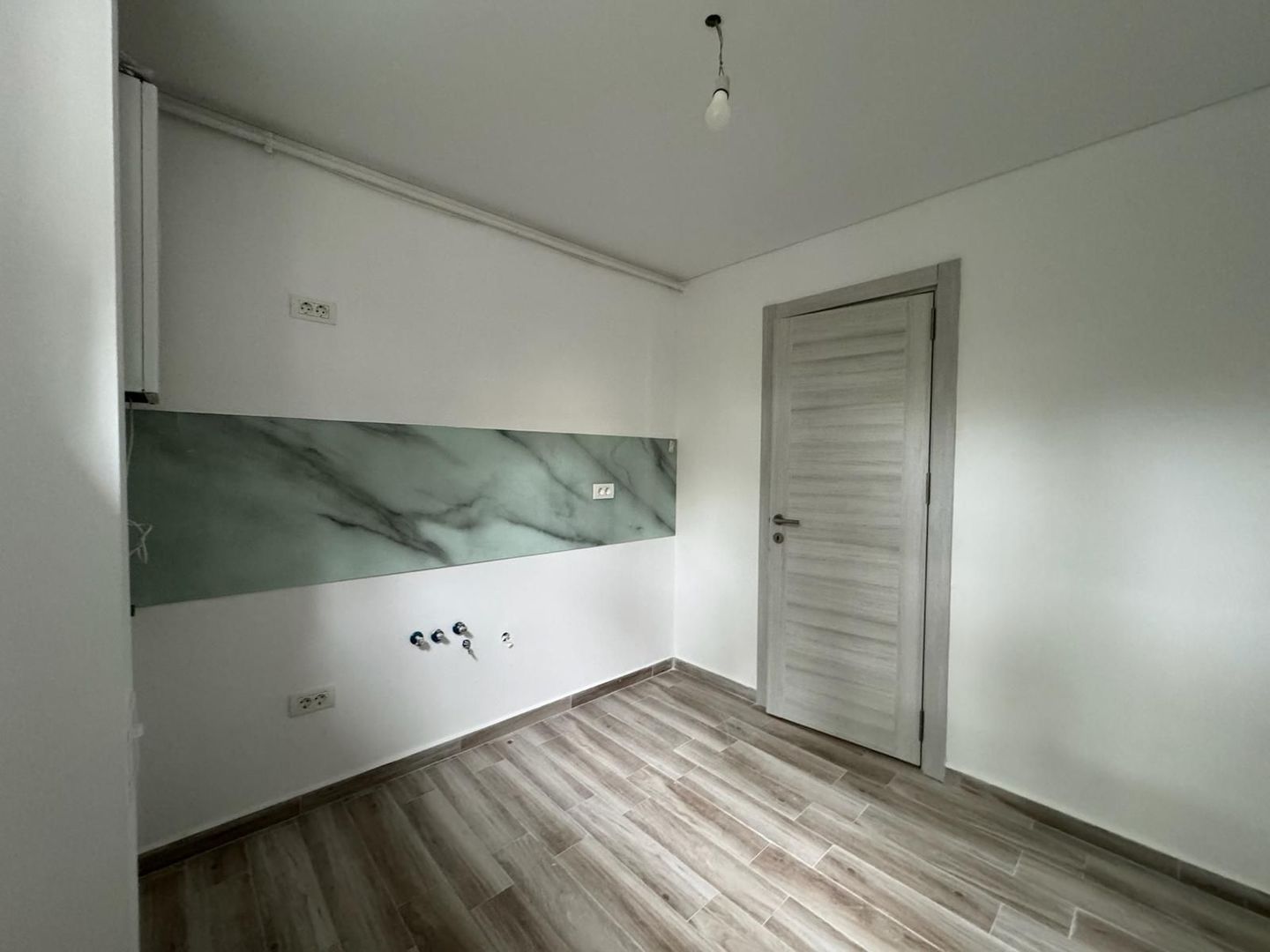 Garsonieră Luminoasa cu Balcon Spațios - Poză 7