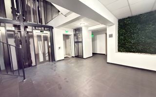 3 camere intr-o cladire cu arhitectura deosebita - Poză 13