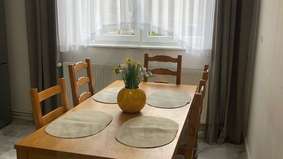 Casa renovata 250 mp utili si teren 935 mp in zona centrala Cisnadie - Poză 11