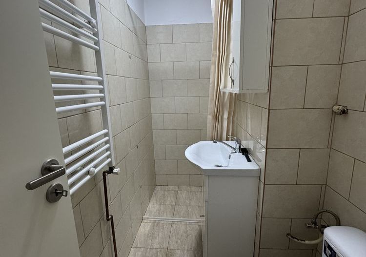 APARTAMENT 1 CAMERA PRIMA INCHIRIERE | ZONA STRAND | BARSEI - Poză 2