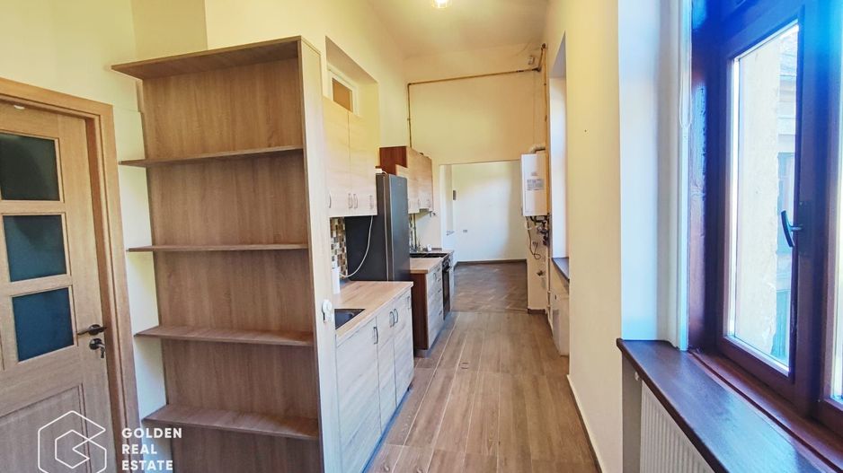 Apartament cu 3 camere, spatiu interior mare, renovat integral, Bld, Revolutiei - Poză 2
