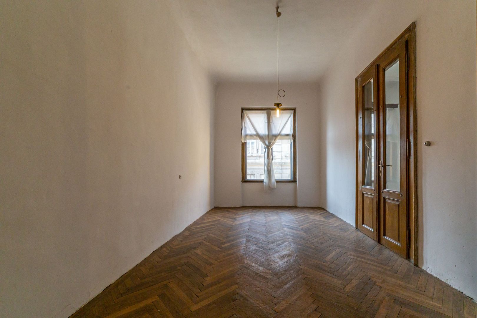 Apartament ultracentral cu potențial extraordinar - Poză 4