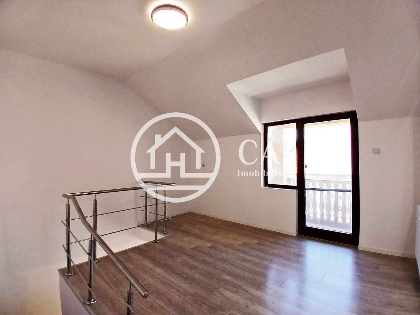 Apartament cu 4 camere la curte comuna de vanzare Ultracentral, Oradea - Poză 3