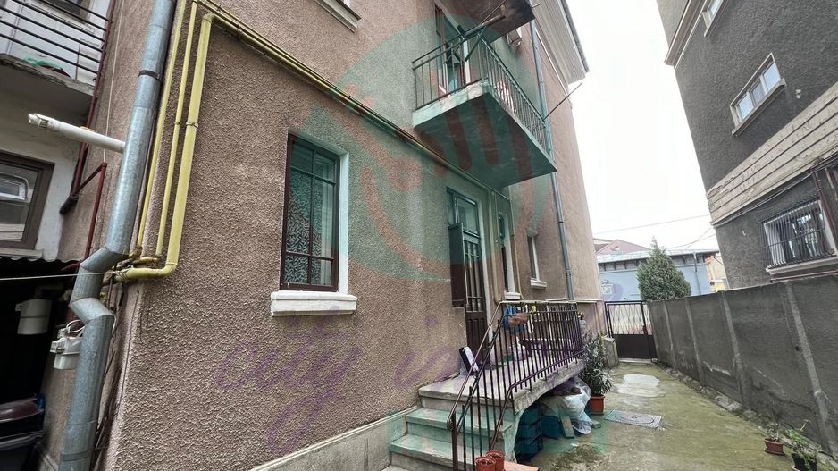 4 camere in Vila interbelica 106mp-Centrala proprie- Calea Calarasilor - Poză 8