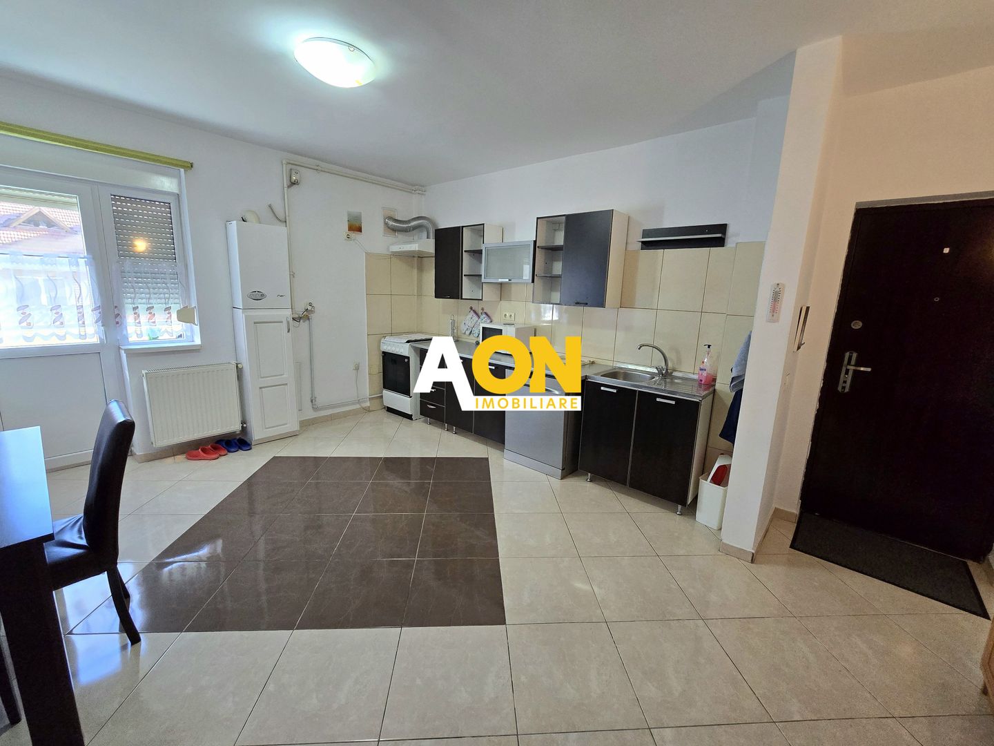 Apartament cu 2 Camere, Bloc cu Lift, Zonă Ultracentrală - Poză 2