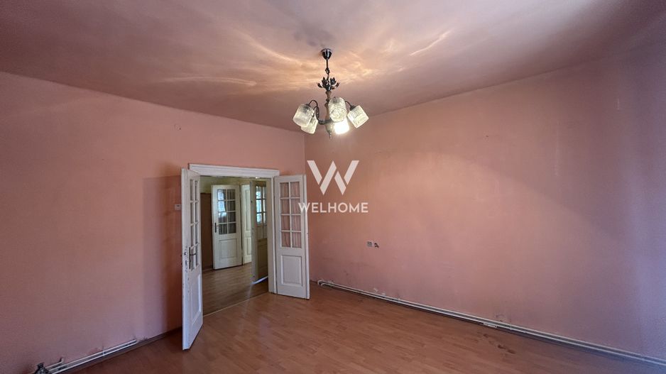 Casa in Piata Cluj, P+Demisol, curte comuna - Poză 6